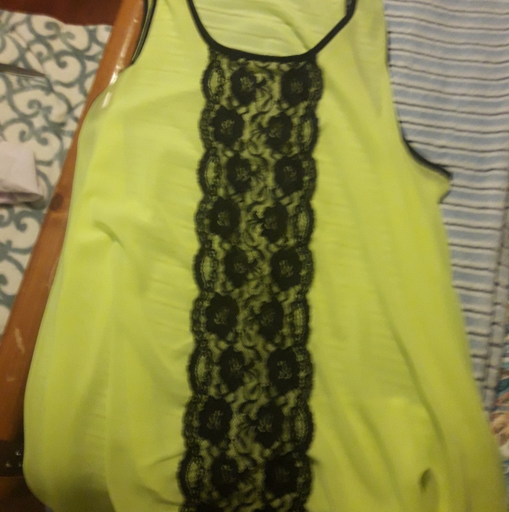 Bright modern Lace sleeveless hi low top